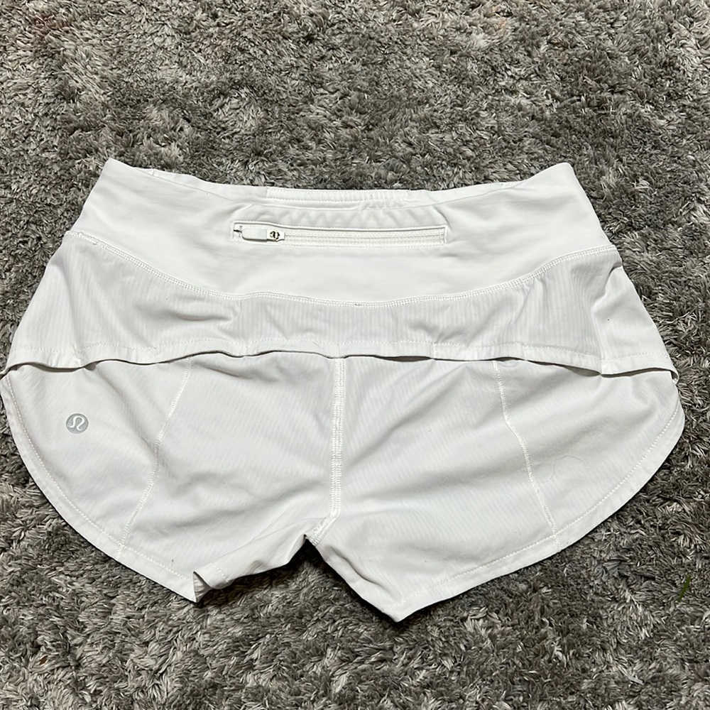 White Lululemon speed up shorts low rise 2.5 lined.